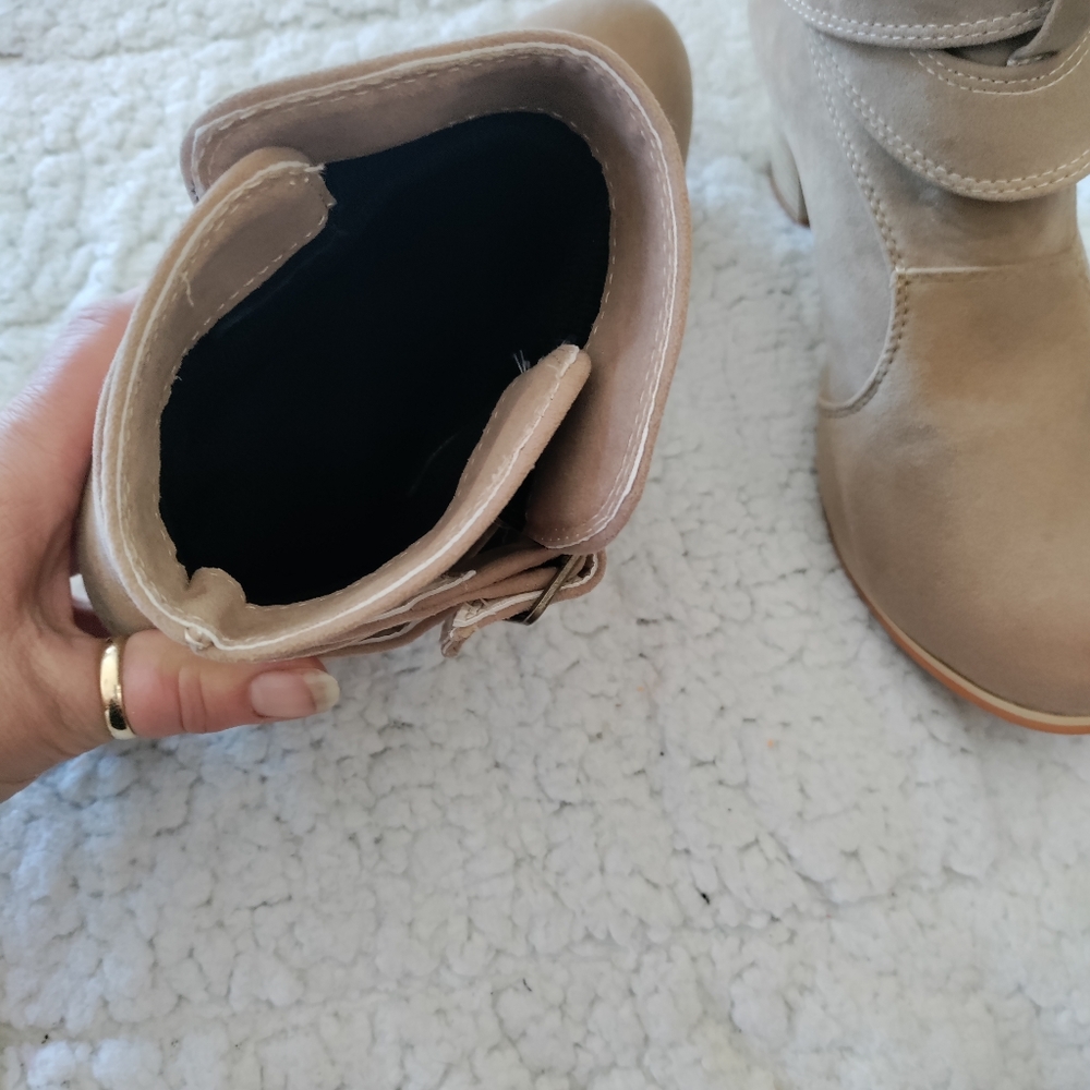 Cute strappy tan booties - Picture 2 of 10